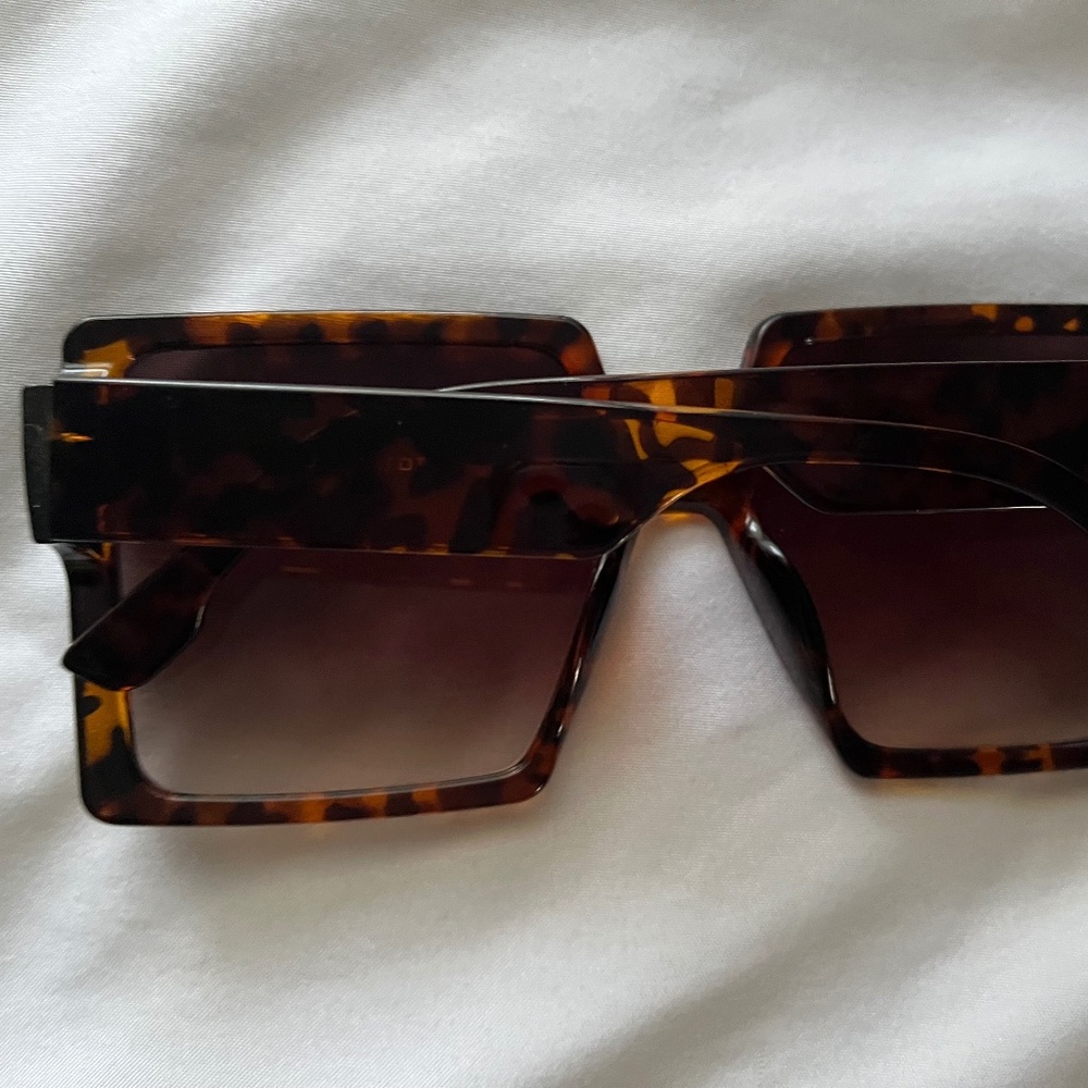 Large Rectangular Sunglasses - image 3